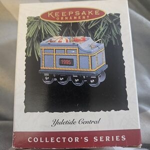 Hallmark Keepsake Ornament - Yuletide Central
